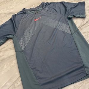 Nike dri-fit short sleeve training tee womens size XL